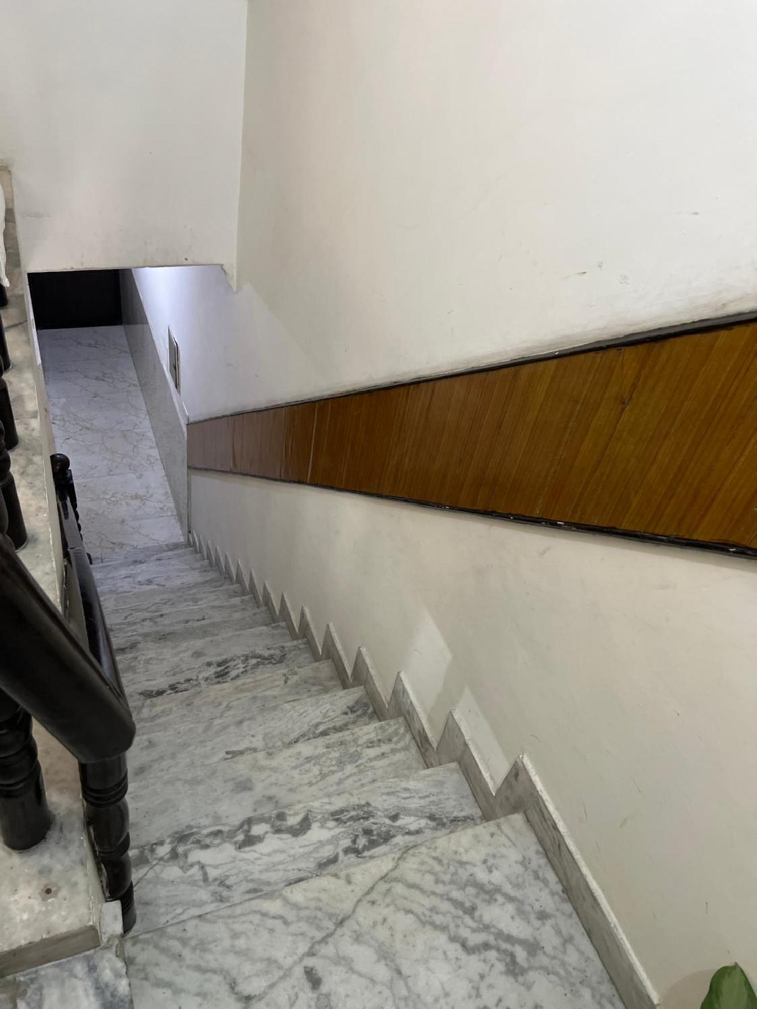 Raja Guest House -- Jalandhar Railway Station -- For Family, Couples, Travellers Eksteriør bilde