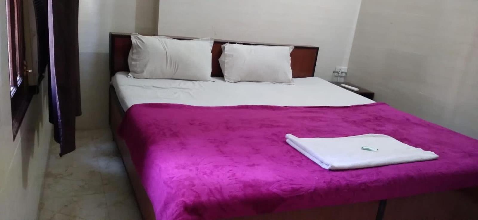 Raja Guest House -- Jalandhar Railway Station -- For Family, Couples, Travellers Eksteriør bilde