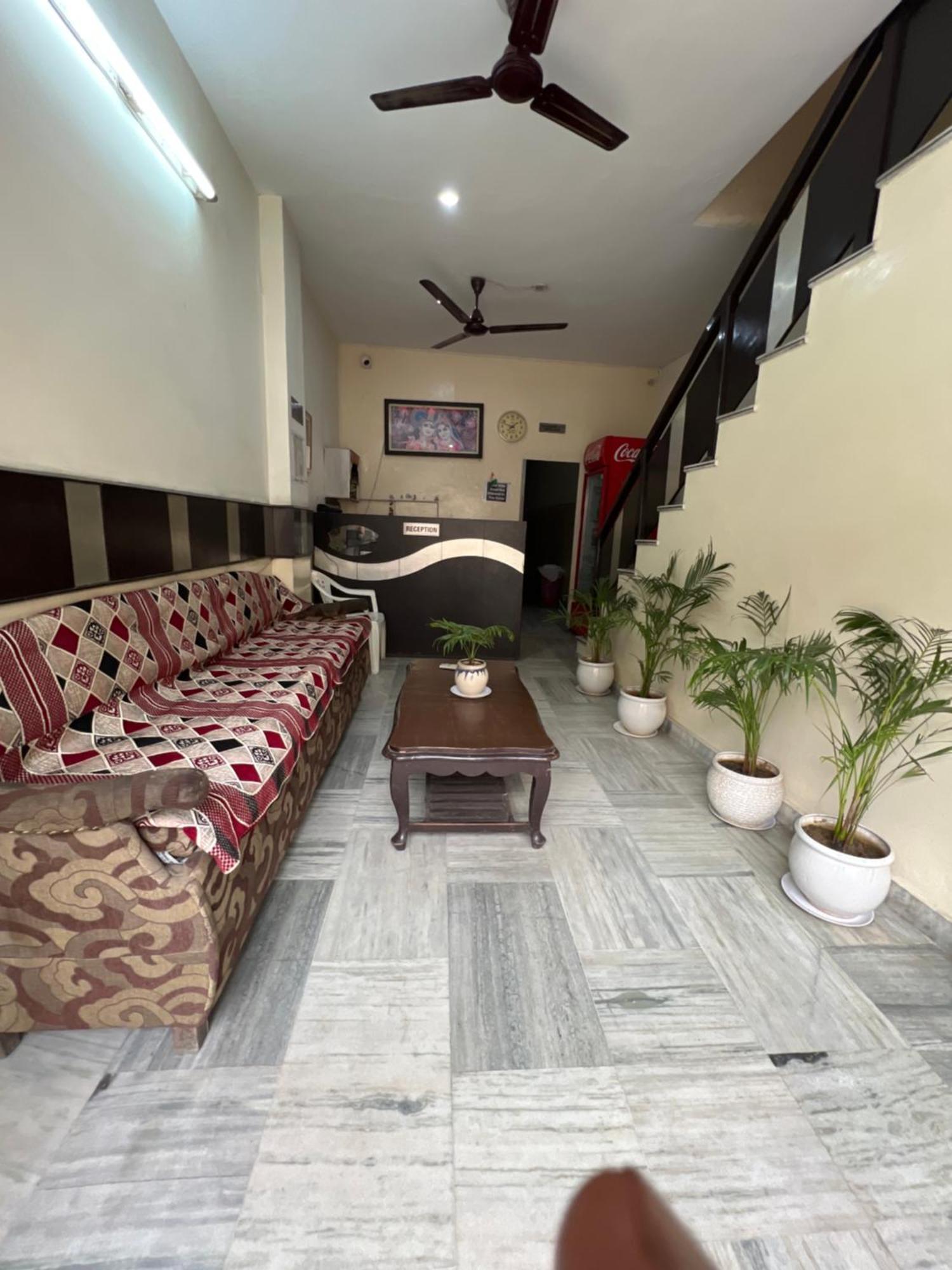 Raja Guest House -- Jalandhar Railway Station -- For Family, Couples, Travellers Eksteriør bilde