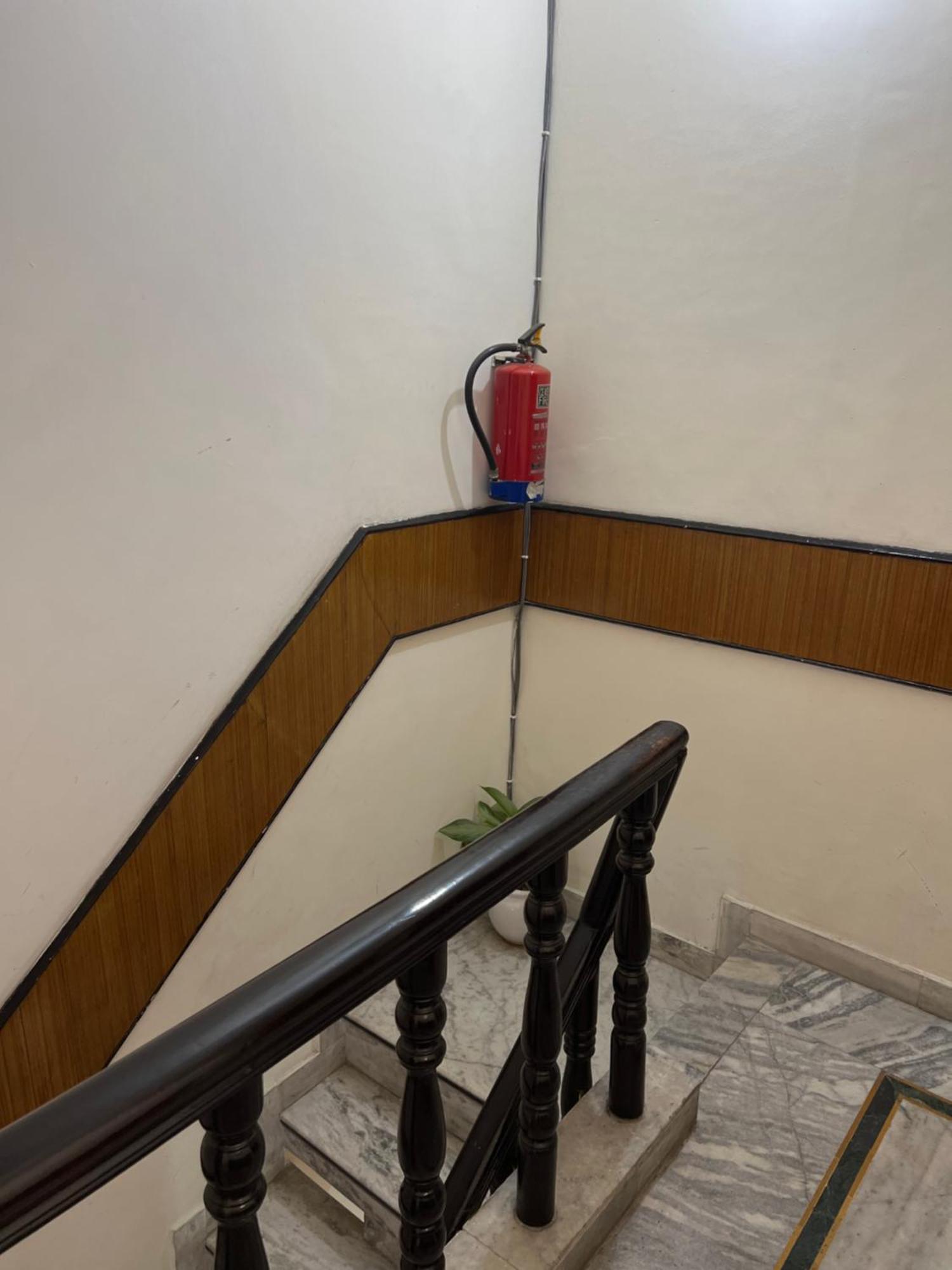 Raja Guest House -- Jalandhar Railway Station -- For Family, Couples, Travellers Eksteriør bilde