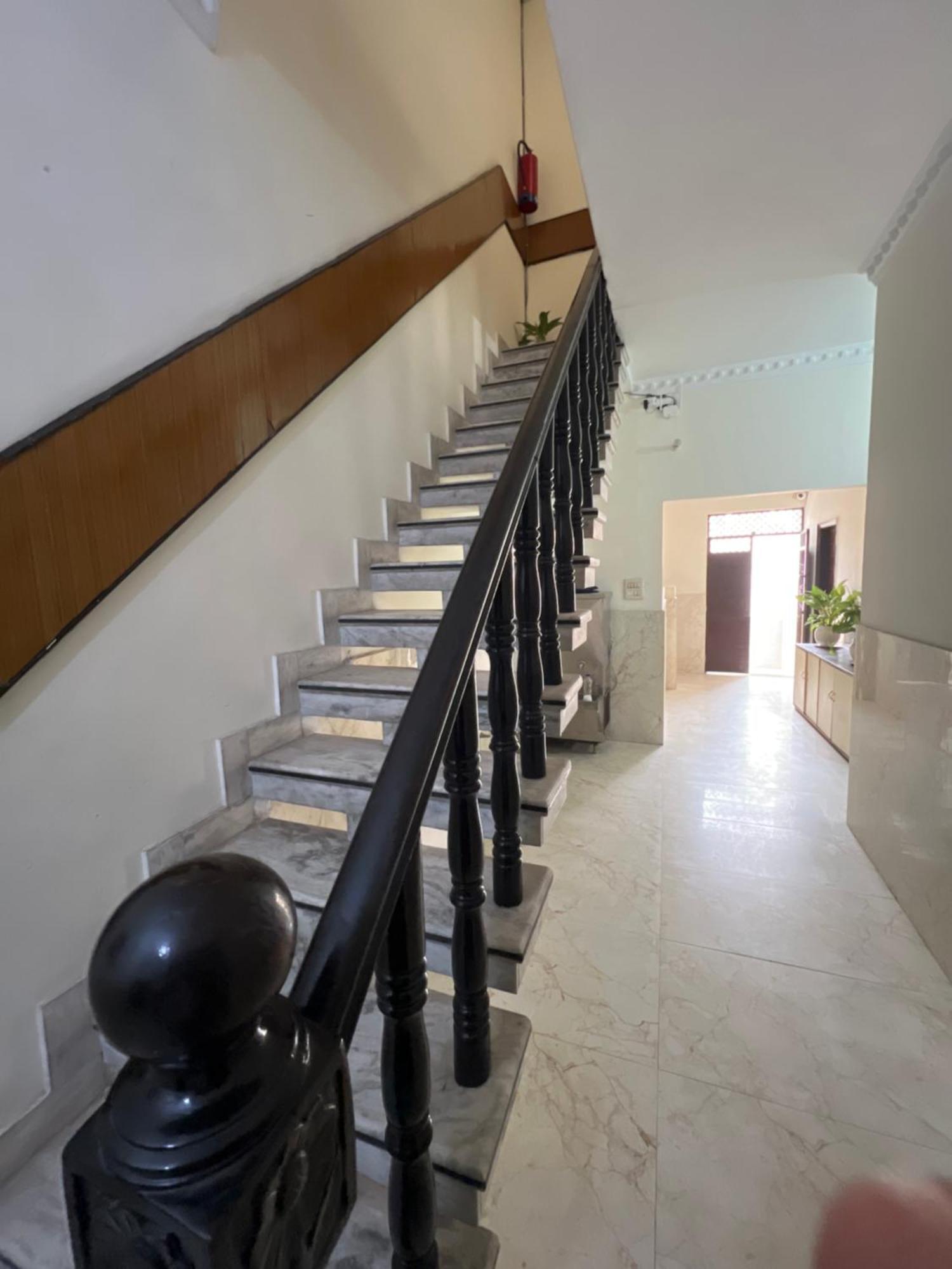 Raja Guest House -- Jalandhar Railway Station -- For Family, Couples, Travellers Eksteriør bilde