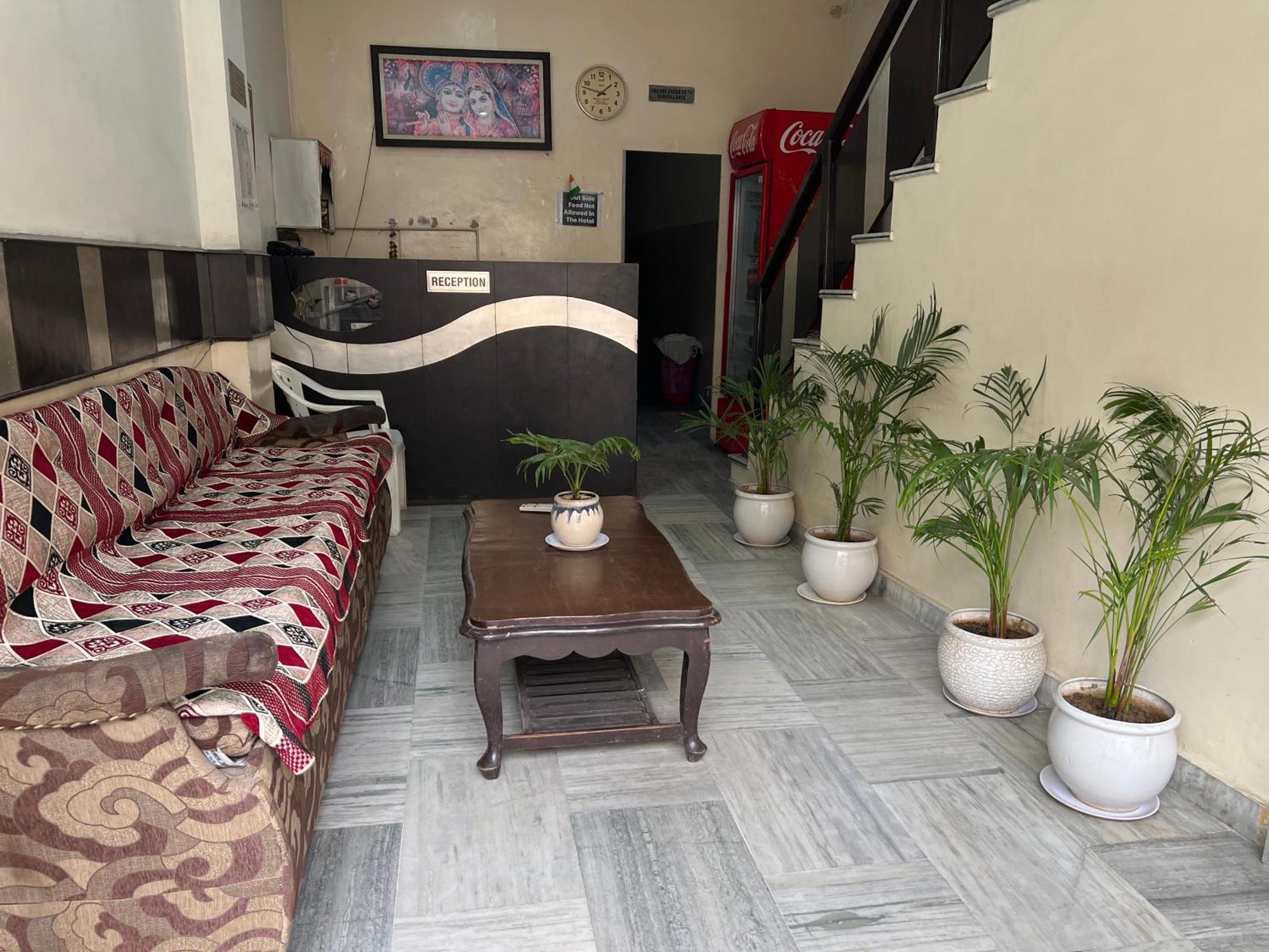 Raja Guest House -- Jalandhar Railway Station -- For Family, Couples, Travellers Eksteriør bilde