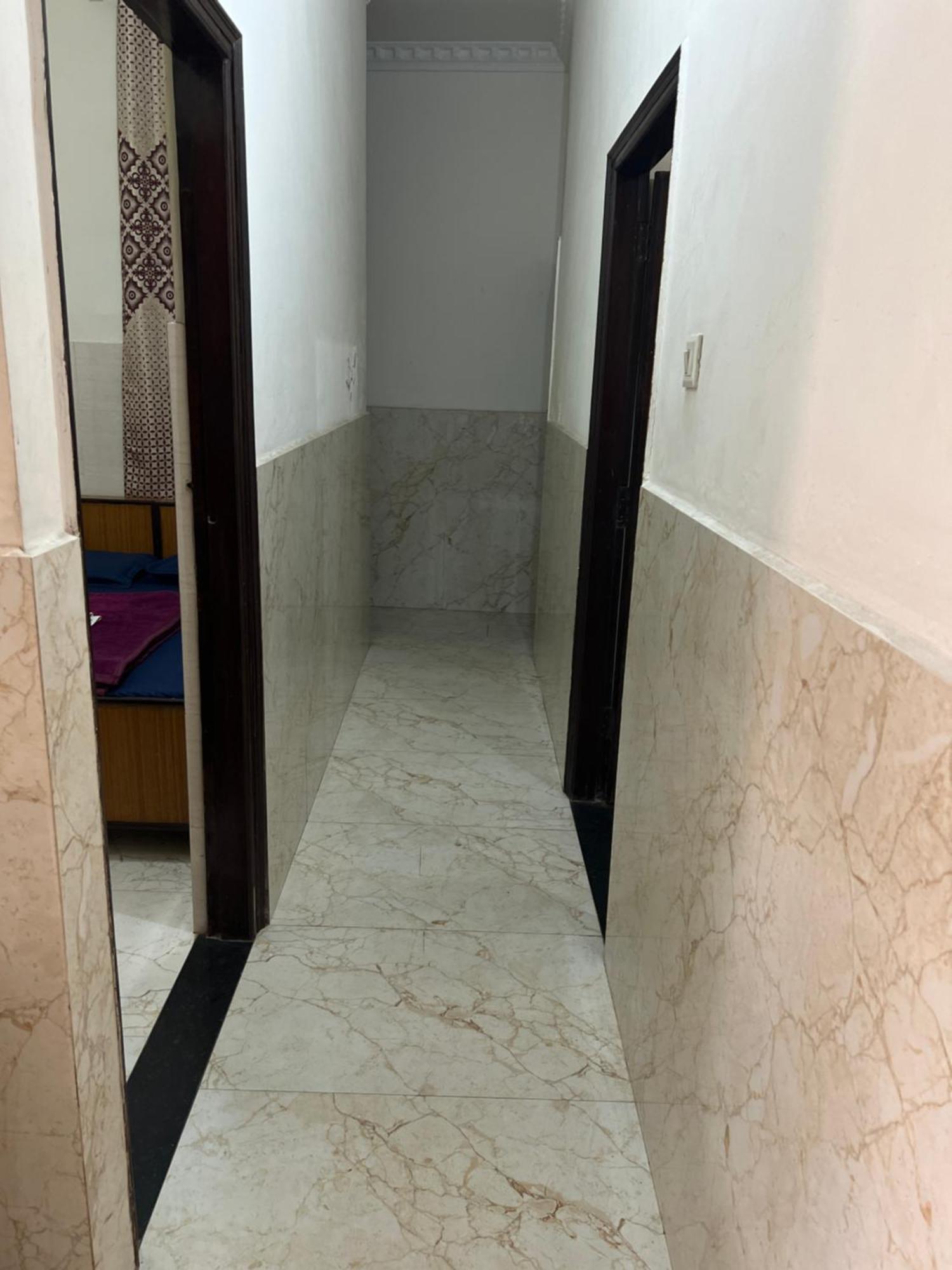 Raja Guest House -- Jalandhar Railway Station -- For Family, Couples, Travellers Eksteriør bilde