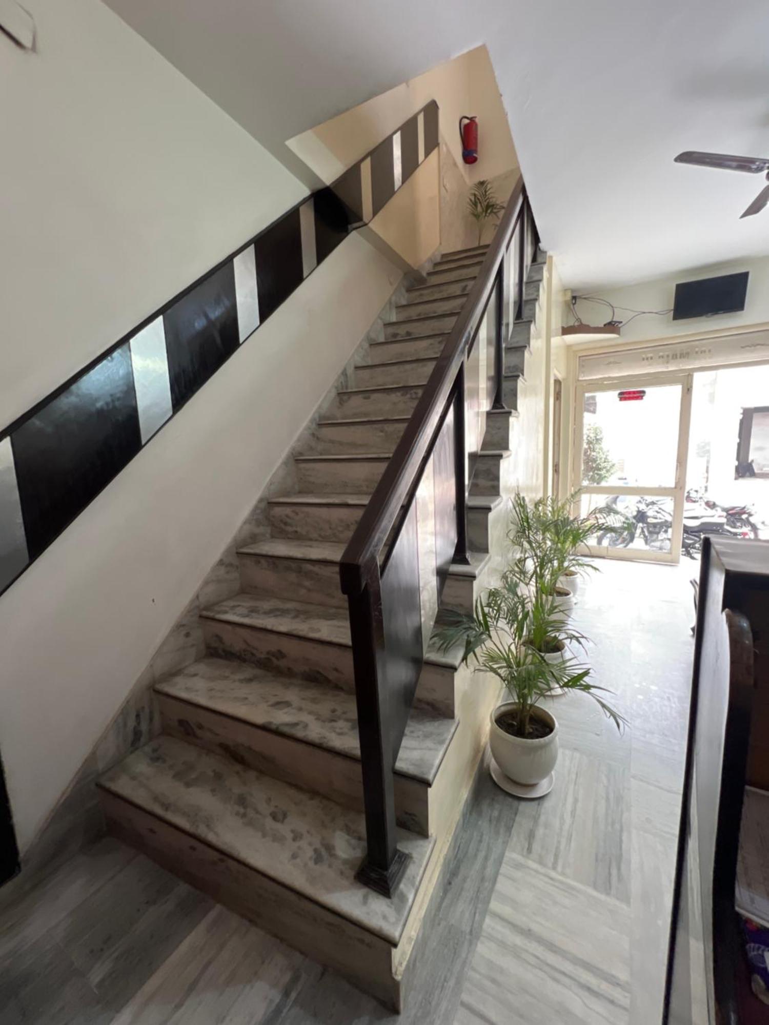 Raja Guest House -- Jalandhar Railway Station -- For Family, Couples, Travellers Eksteriør bilde
