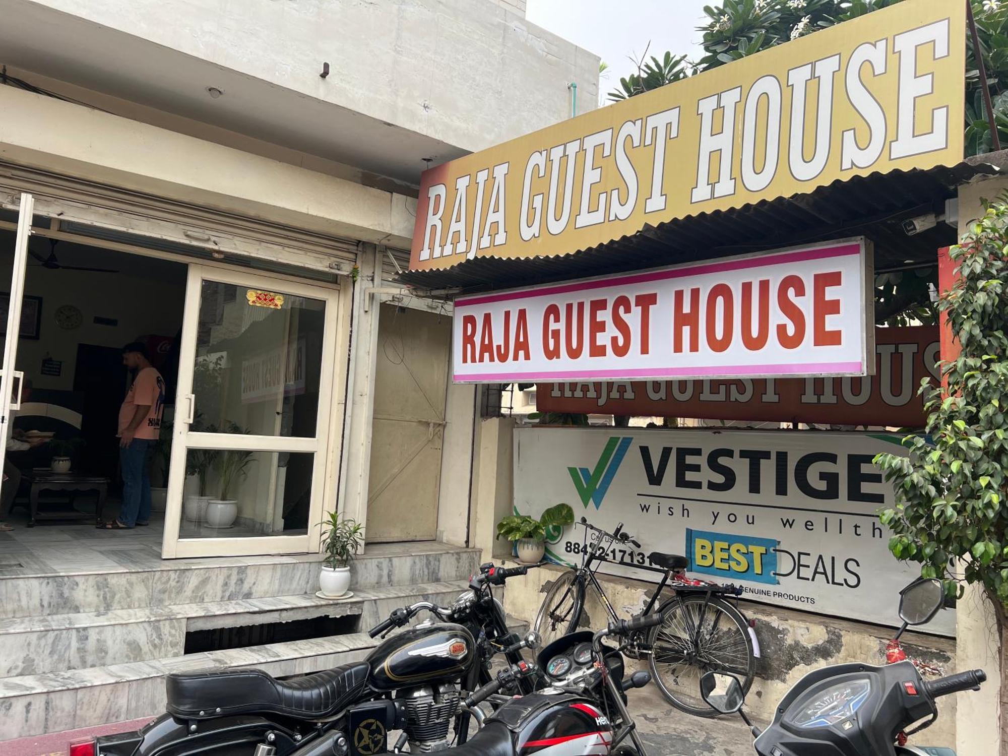 Raja Guest House -- Jalandhar Railway Station -- For Family, Couples, Travellers Eksteriør bilde