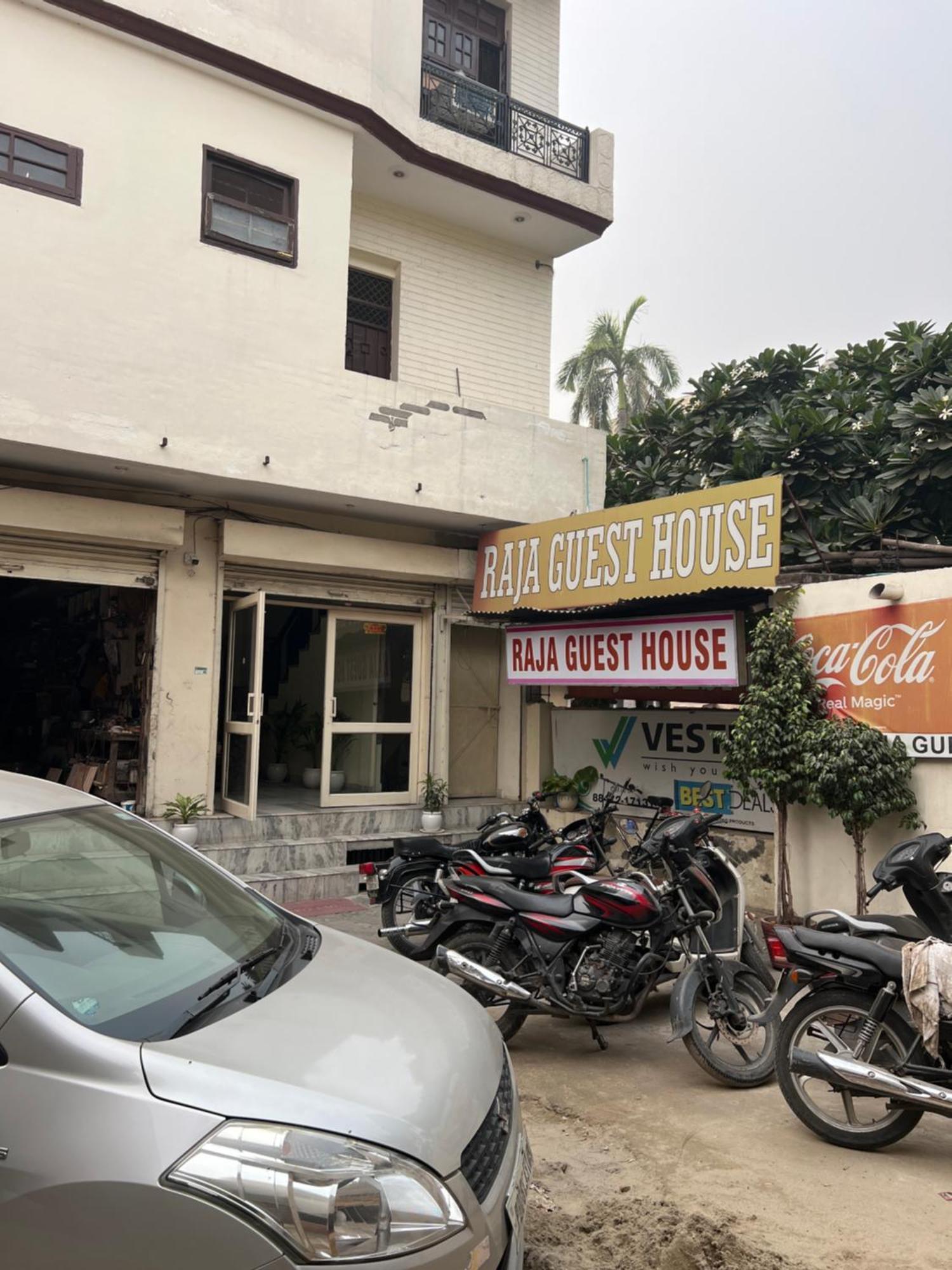 Raja Guest House -- Jalandhar Railway Station -- For Family, Couples, Travellers Eksteriør bilde